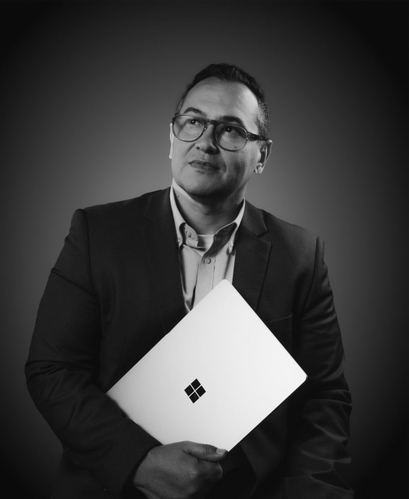 Portrait corporate en entreprise – Studio Saussay, photographe en Île-de-France